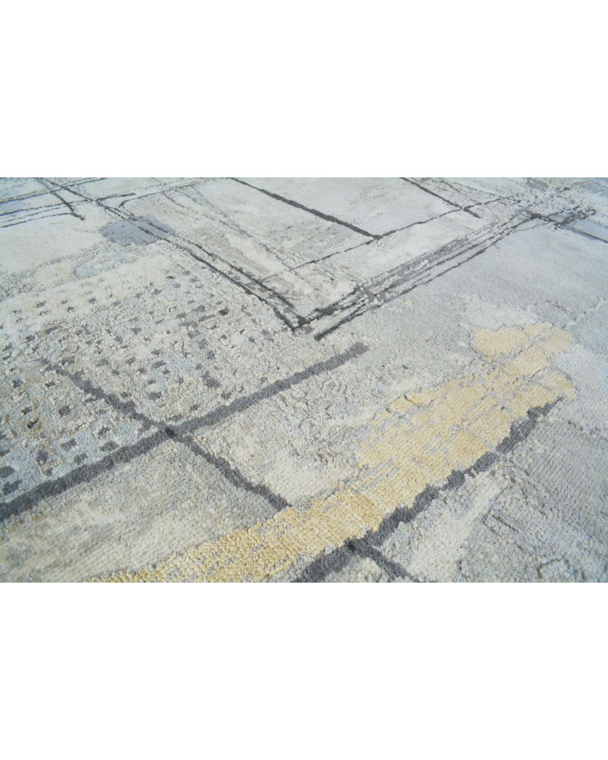 Silverveil Rug