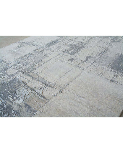 Pale Facade Rug